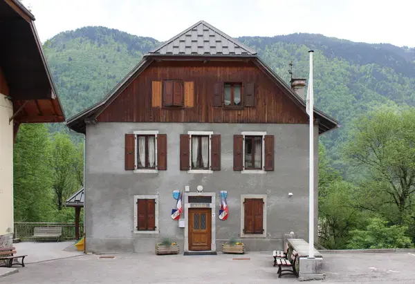 Monte Escalier 74 Monte escalier La Rivière-Enverse